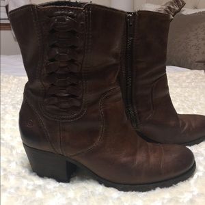 Born short boots.